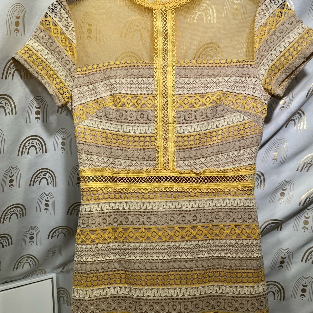 Francesca's Collections Yellow and Cream Lace Midi Dress - Picture 4 of 13